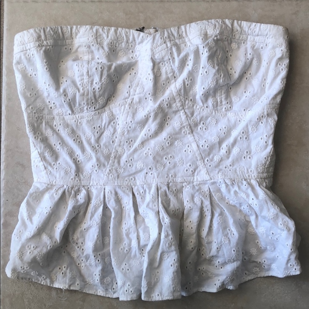 White Eyelet Top w/ Ruffles. Sz S
